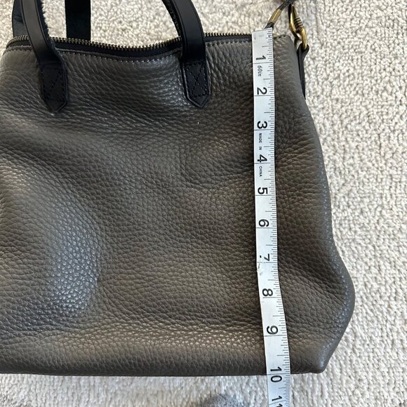 Madewell Transport Gray/Black Pebbled Leather Convertible Crossbody Bag - Picture 8 of 11